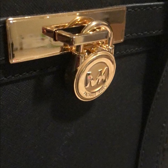 Michael Kors Hamilton Traveler 
Large Black Tote - Picture 5 of 11